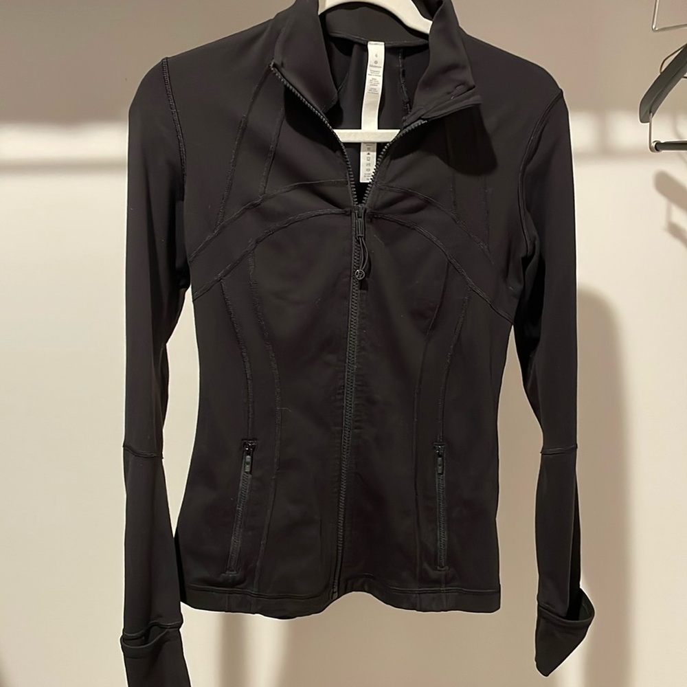 Lululemon Define Jacket. Black. Size 6. Good condition.